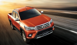 Toyota Hilux 2016 chốt giá từ 697 triệu đồng